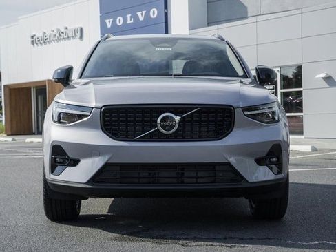 Used 2026 Volvo XC40 B5 Plus w/ Protection Package Premier image 2