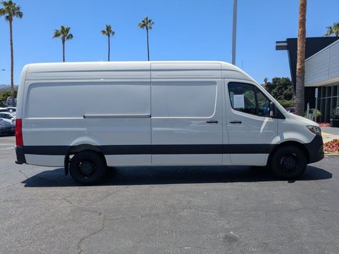 Used 2024 Mercedes-Benz Sprinter 2500 image 4