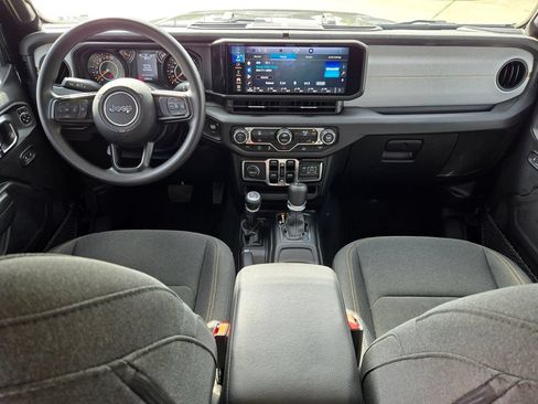Used 2025 Jeep Gladiator Sport AWD/4WD image 21
