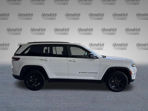 Used 2024 Jeep Grand Cherokee Altitude image 10