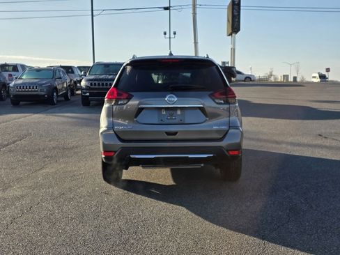 Used 2018 Nissan Rogue SL w/ Premium Package image 6