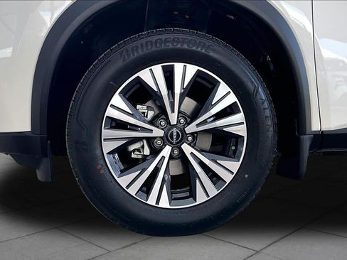 Certified 2023 Nissan Rogue SV FWD image 11