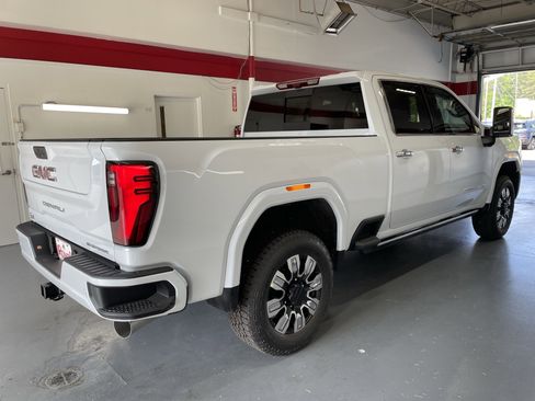 New 2026 GMC Sierra 2500 Denali w/ Denali Reserve Package AWD/4WD image 4
