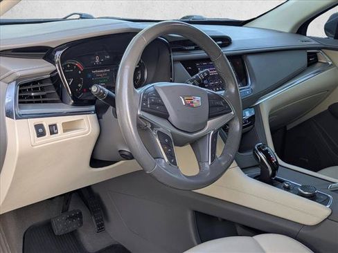 Used 2020 Cadillac XT5 Premium Luxury FWD image 3