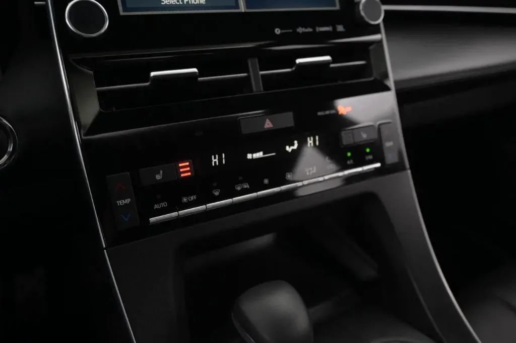 Used 2019 Toyota Avalon XSE w/ All Weather Liner Package FWD image 36