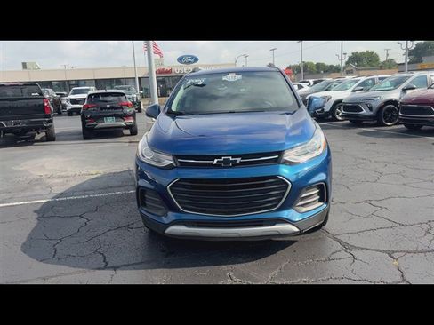 Certified 2020 Chevrolet Trax LT w/ LT Convenience Package FWD image 3