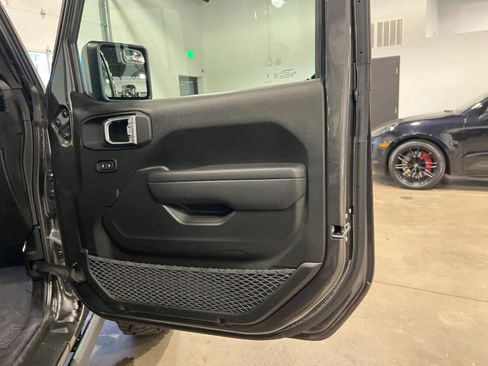 Used 2025 Jeep Gladiator Sport image 34