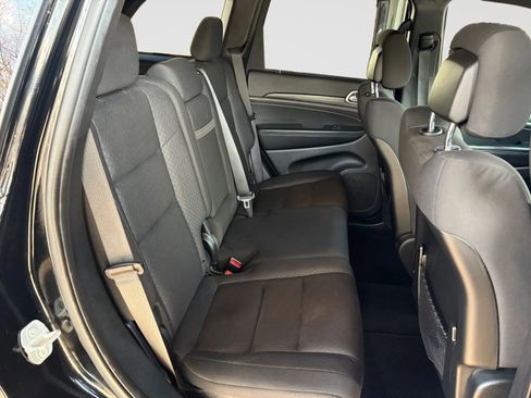 Used 2020 Jeep Grand Cherokee Laredo image 16