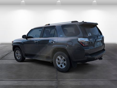 Used 2019 Toyota 4Runner SR5 Premium image 3