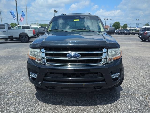 Used 2017 Ford Expedition XLT w/ Equipment Group 202A AWD/4WD image 4