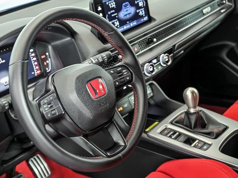 Used 2025 Honda Civic Type R image 15
