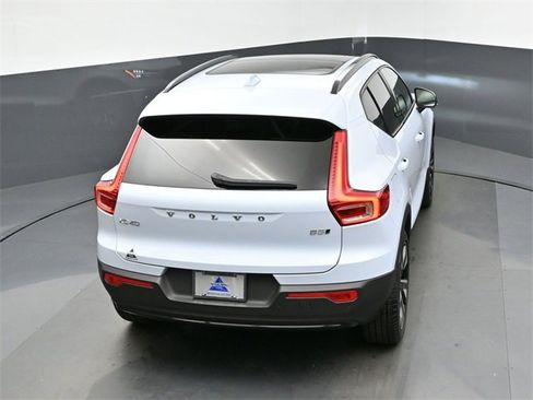 Used 2024 Volvo XC40 B5 Ultimate w/ Protection Package Premier image 45