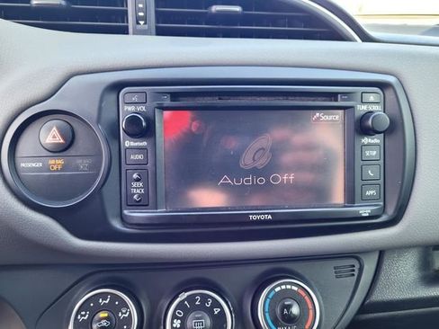 Used 2015 Toyota Yaris LE image 18