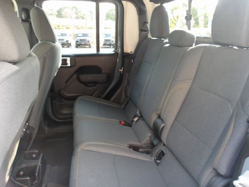 New 2025 Jeep Gladiator Willys image 17