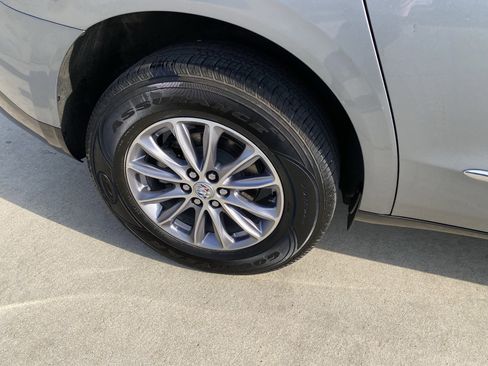 Used 2024 Buick Enclave Premium image 3