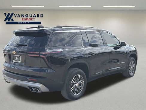 Used 2025 Chevrolet Traverse LT FWD image 4