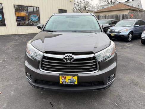 Used 2016 Toyota Highlander XLE AWD/4WD image 3