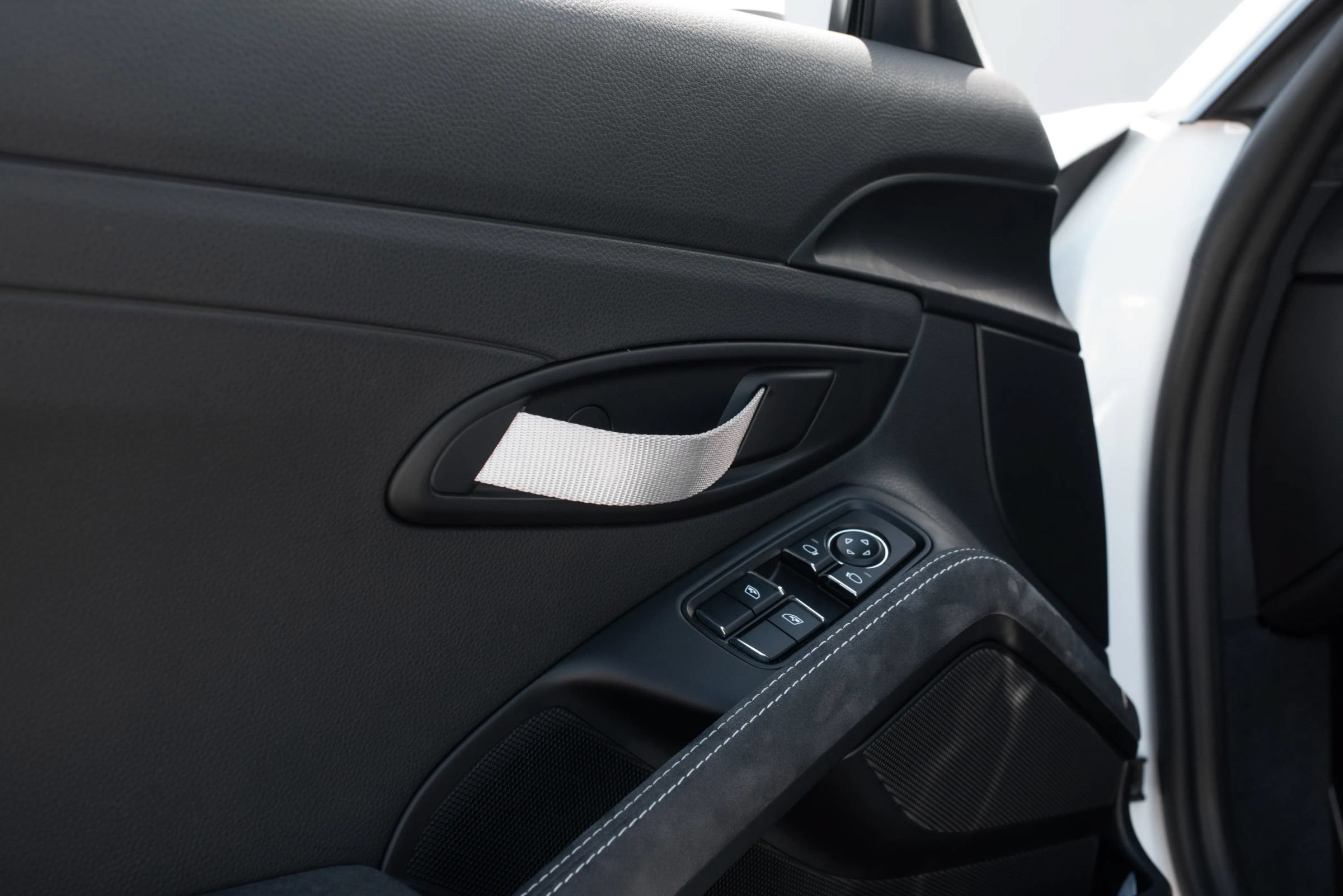 Used 2020 Porsche 718 Cayman GT4 RWD image 19
