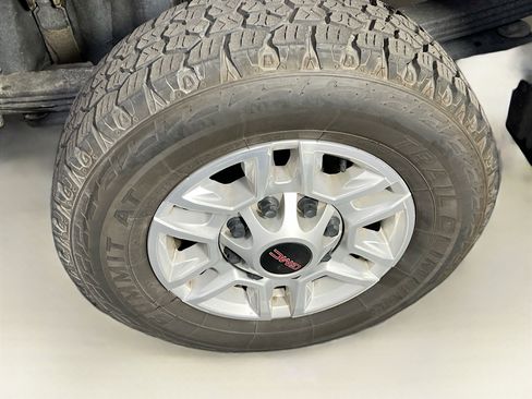 Used 2024 GMC Sierra 2500 SLE w/ SLE Convenience Package image 30