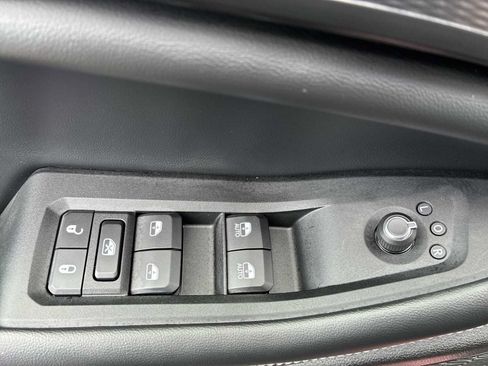 Used 2025 Jeep Grand Cherokee Laredo X w/ Luxury Tech Group I AWD/4WD image 15