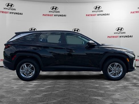 Used 2025 Hyundai Tucson SE AWD/4WD image 2