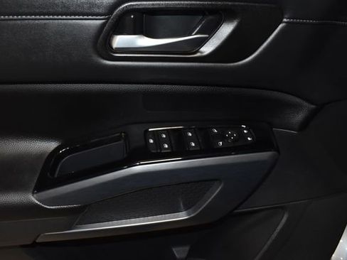 Used 2025 Nissan Pathfinder SL image 29