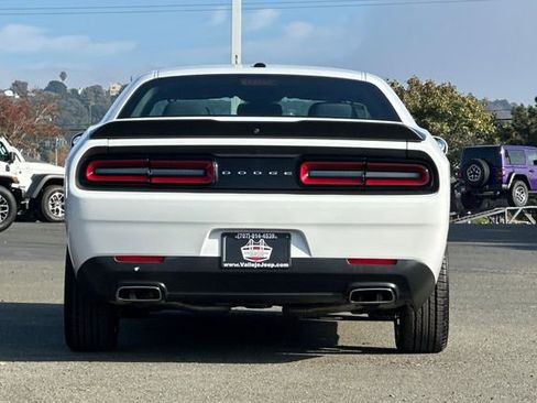 Used 2019 Dodge Challenger SXT w/ Blacktop Package image 5