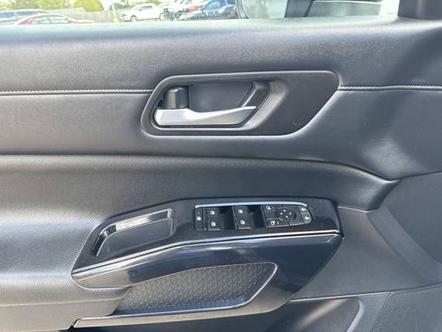 Used 2022 Nissan Pathfinder S FWD image 19