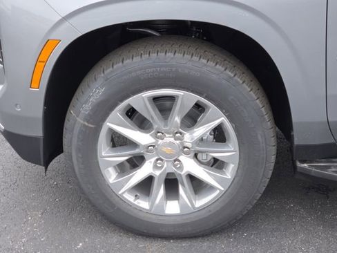 New 2025 Chevrolet Suburban Premier image 27