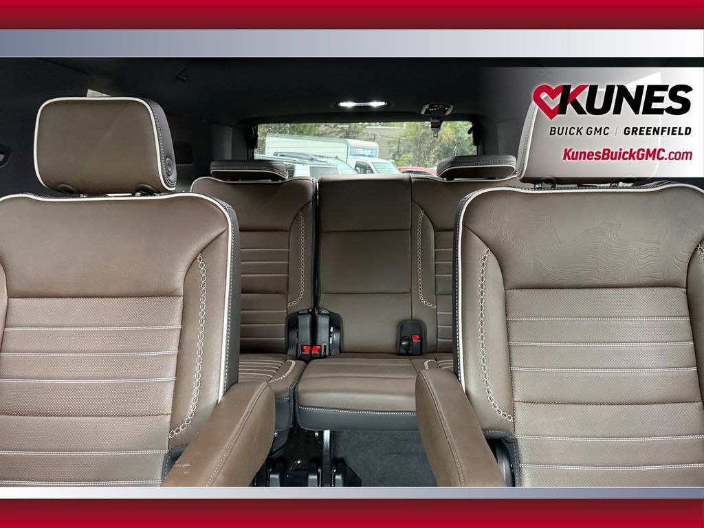 Used 2025 GMC Yukon Denali Ultimate AWD/4WD image 24