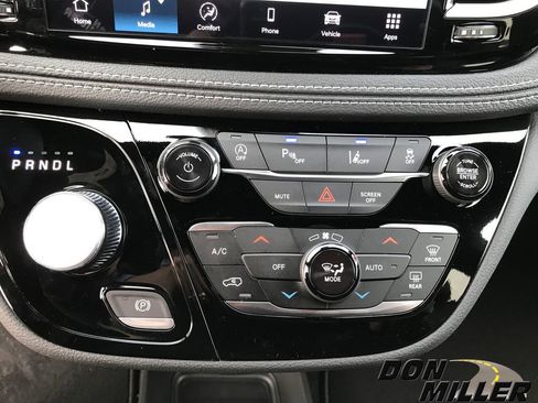 New 2026 Chrysler Pacifica Select image 22