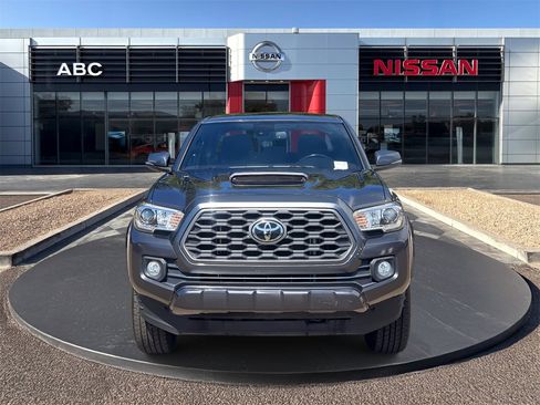 Used 2021 Toyota Tacoma TRD Sport w/ Technology Package image 2