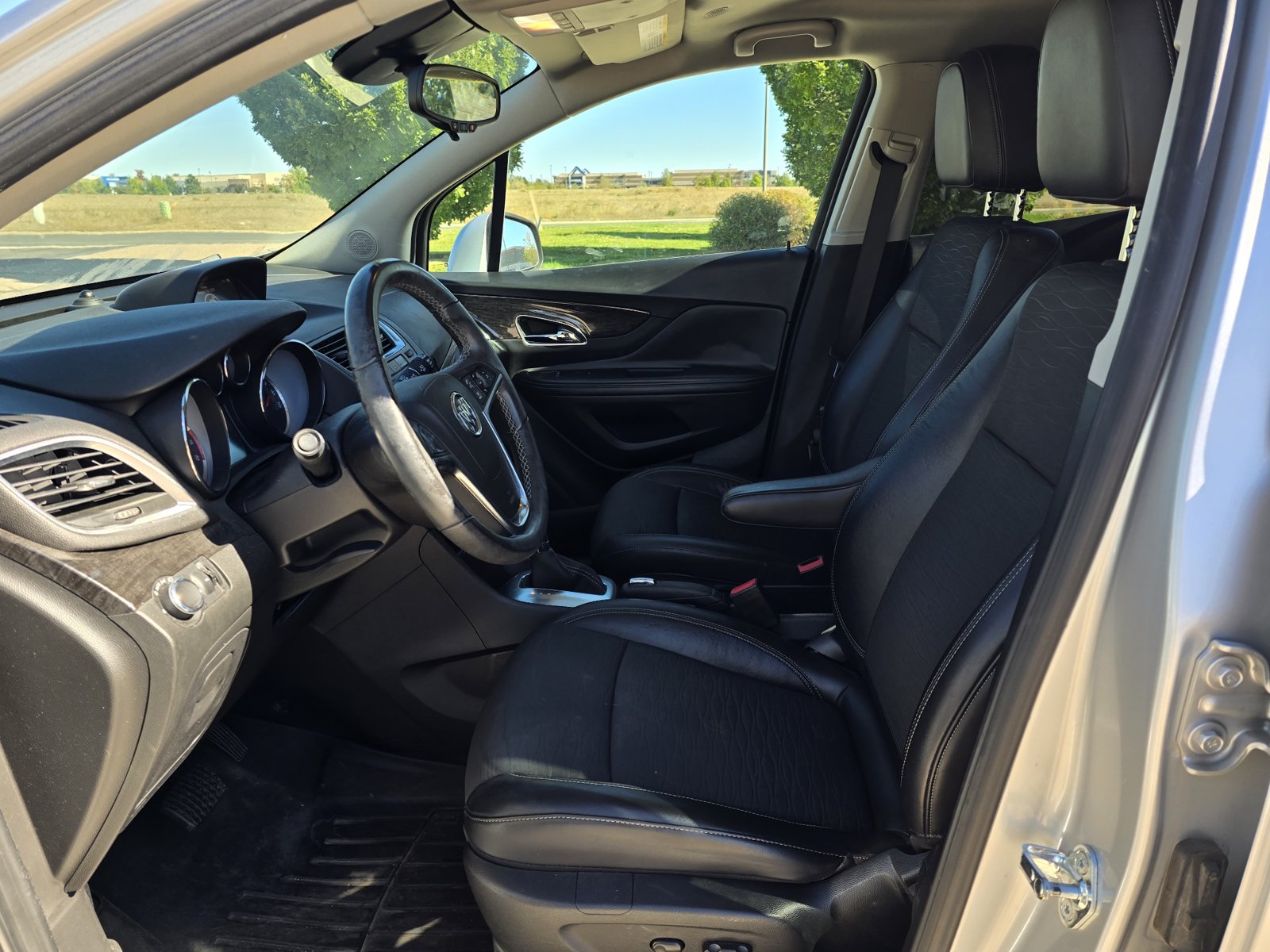 Used 2015 Buick Encore FWD image 11