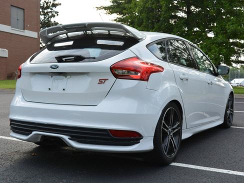 Used 2017 Ford Focus ST w/ Equipment Group 401A FWD image 5