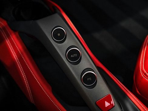 Used 2019 Ferrari 488 GTB Base image 25