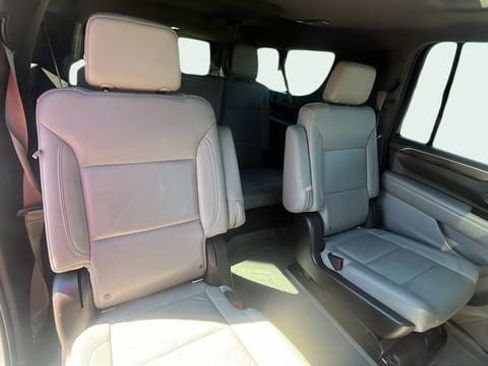 Used 2021 Chevrolet Suburban Z71 w/ Luxury Package image 36