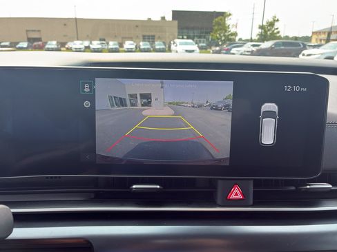Used 2025 Kia Carnival FWD image 26