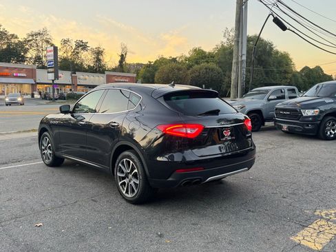 Used 2017 Maserati Levante S image 3