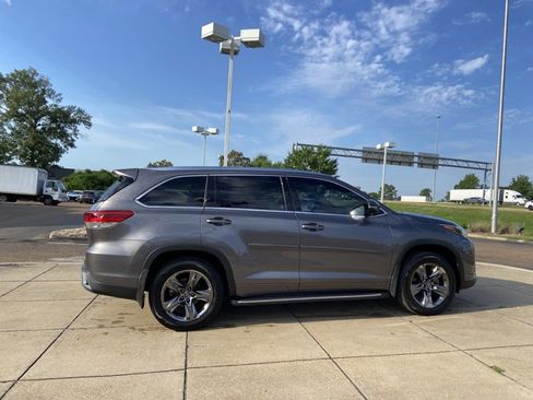 Used 2017 Toyota Highlander Limited Platinum AWD/4WD image 12