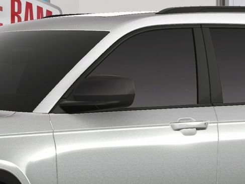 Used 2025 Jeep Grand Cherokee L Altitude image 12