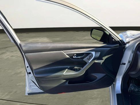 Used 2016 Nissan Altima 2.5 SV image 11