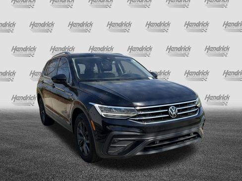 Used 2023 Volkswagen Tiguan SE image 2