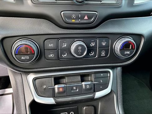 Used 2022 GMC Terrain SLE AWD/4WD image 32