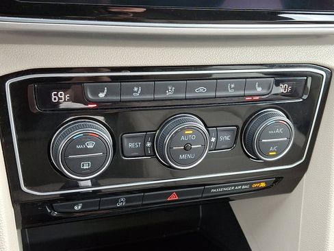 Used 2018 Volkswagen Atlas SEL Premium image 17