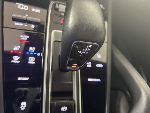 Certified 2023 Porsche Cayenne AWD/4WD image 23