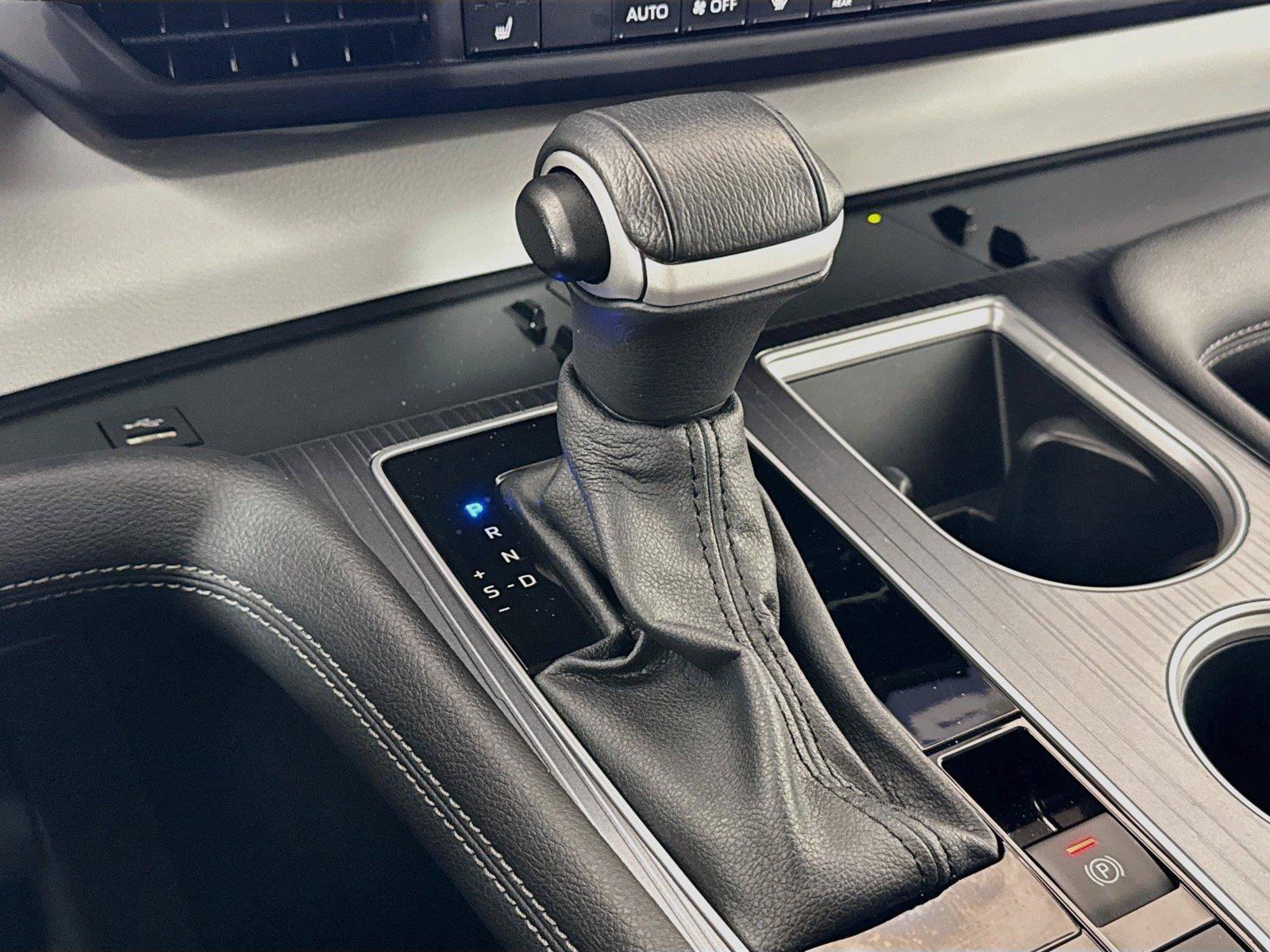 Certified 2025 Toyota Sienna XLE FWD image 28