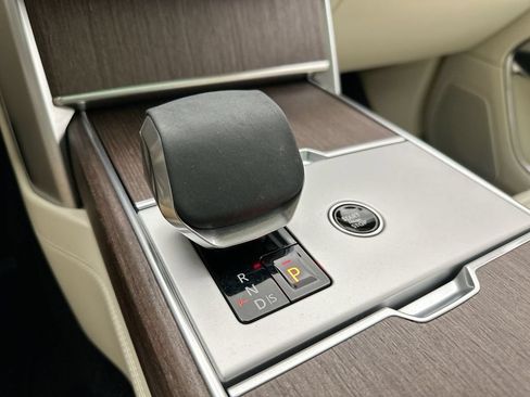 Certified 2025 Land Rover Range Rover SE AWD/4WD image 24