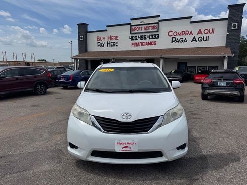 Used 2014 Toyota Sienna LE FWD image 2
