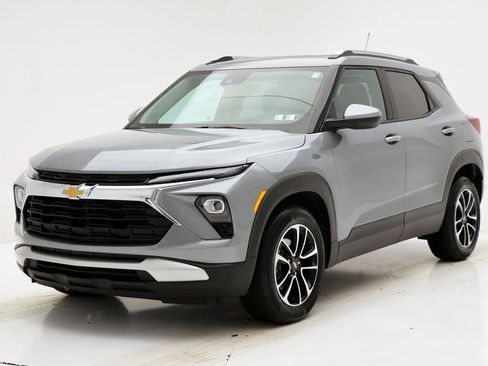 Used 2025 Chevrolet TrailBlazer LT w/ LT Cold Weather Package image 5