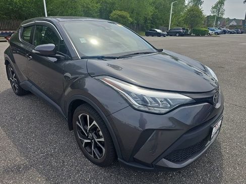 Used 2022 Toyota C-HR XLE image 3
